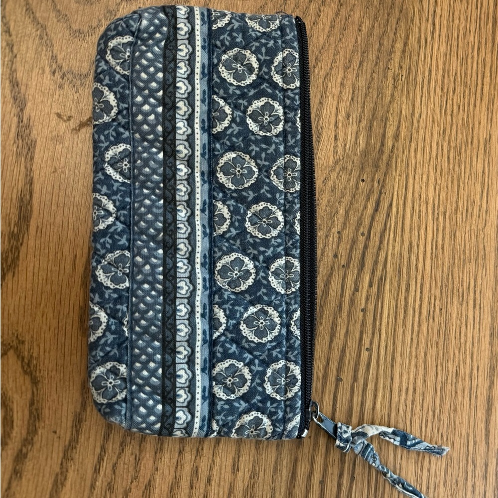 Vera Bradley Blue and White Tote Bag - Picture 5 of 10